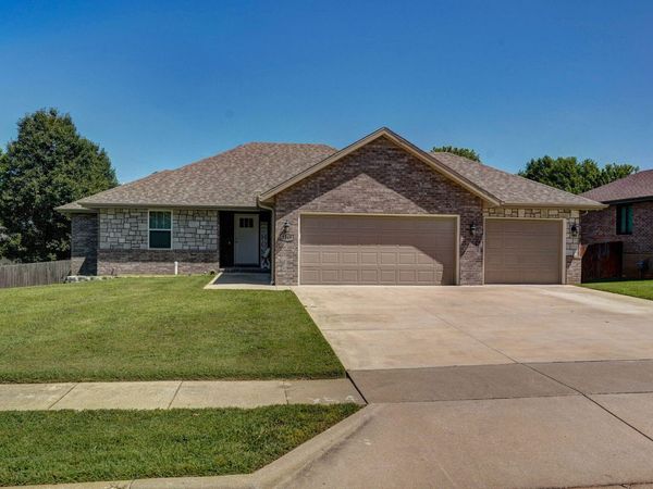 1349 E Stoneridge Street, Springfield, MO 65803