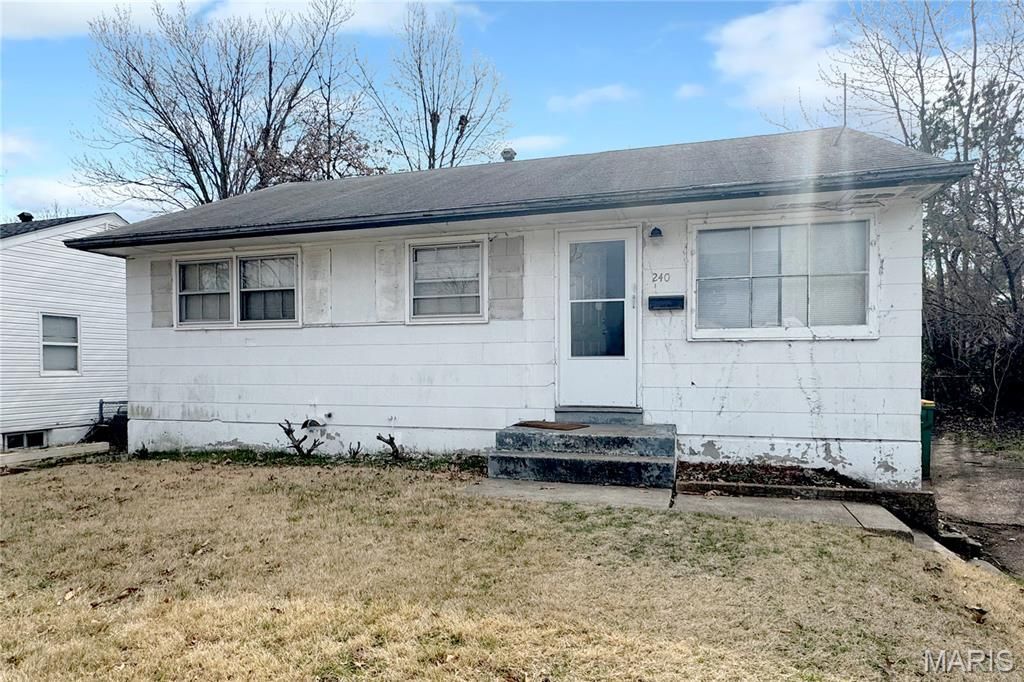 240 Shepley Drive, Saint Louis, MO 63137 Main Photo