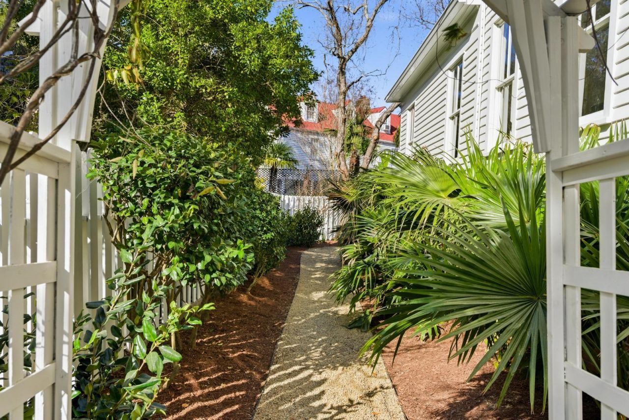 30 Gibbes Street Photo 53