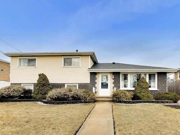 7944 W 82nd Street , Bridgeview, IL 60455