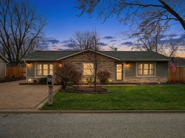 3861 Sutherland Drive, Park City, IL 60085