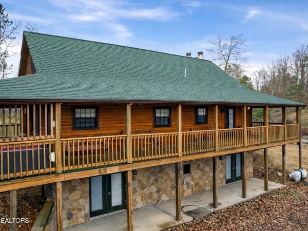 1104 Oak Court, Gatlinburg, TN 37738