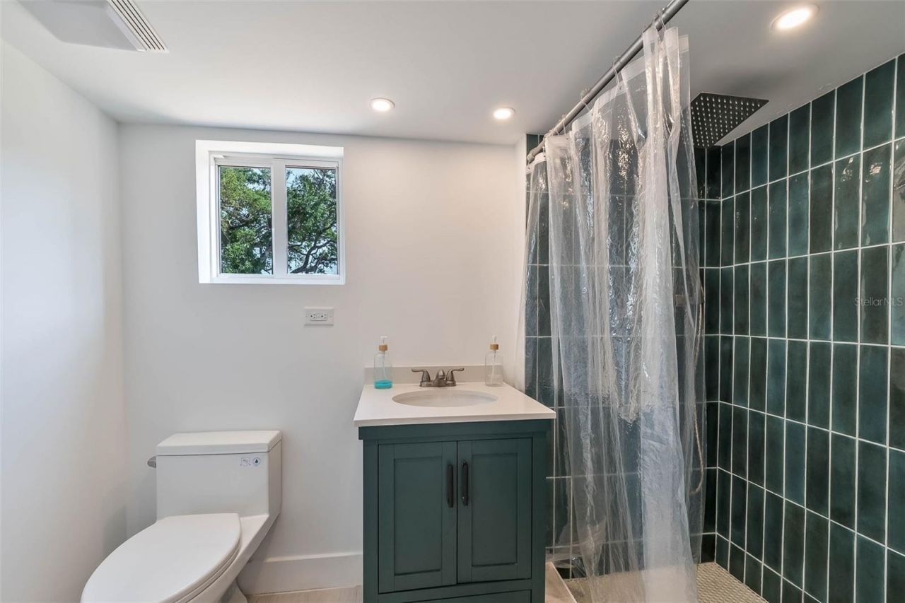 833 E 12th Avenue, New Smyrna Beach, FL 32169 Photo