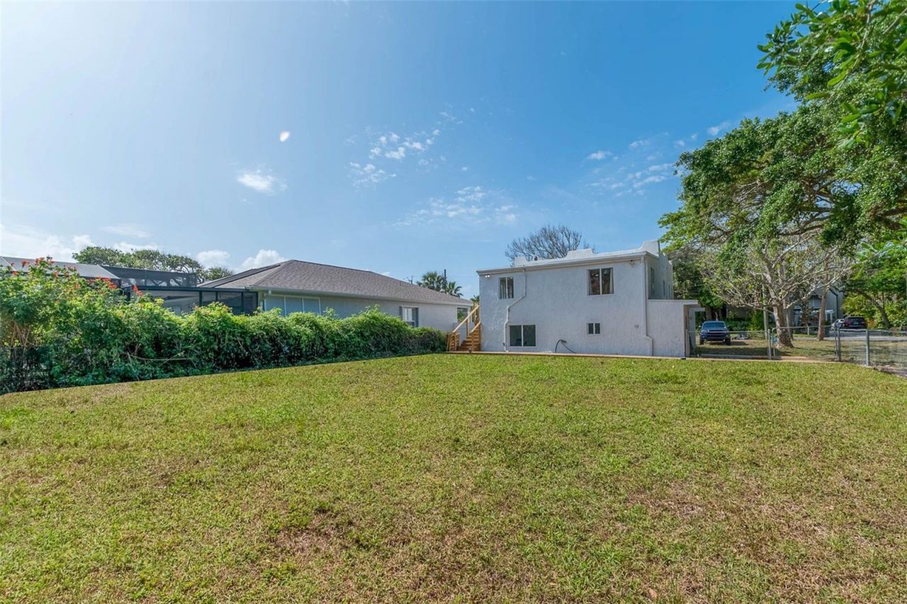 833 E 12th Avenue, New Smyrna Beach, FL 32169 Photo