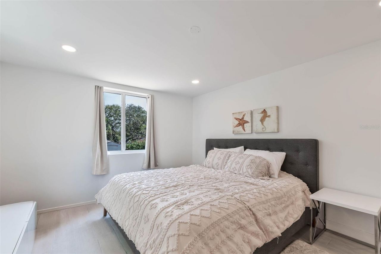 833 E 12th Avenue, New Smyrna Beach, FL 32169 Photo