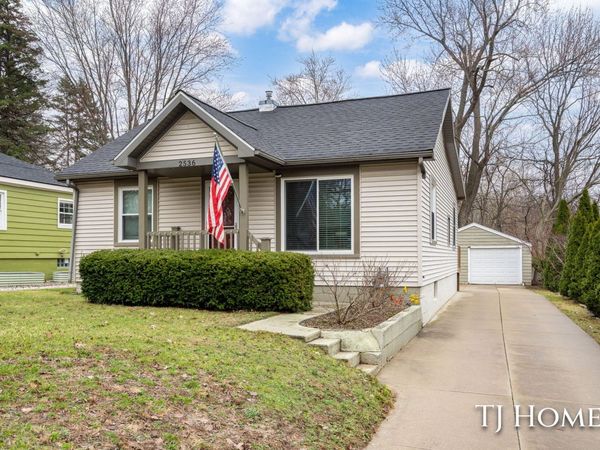 2536 Day Avenue NW, Grand Rapids, MI 49544