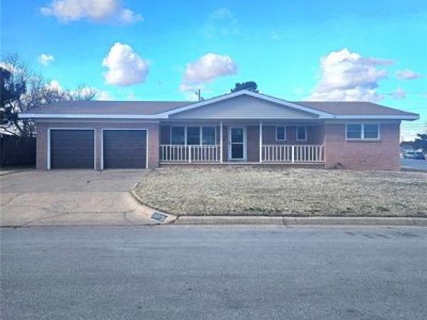 1609 Lincoln Street, Altus, OK 73521