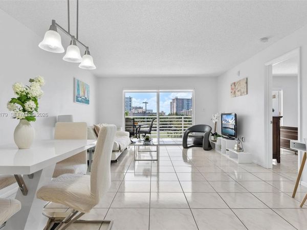 17801 N Bay Rd, Unit 607, Sunny Isles Beach, FL 33160