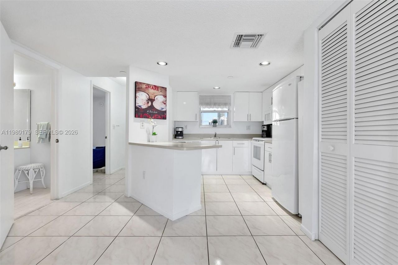 17801 N Bay Rd, Unit 607, Sunny Isles Beach, FL 33160 Photo