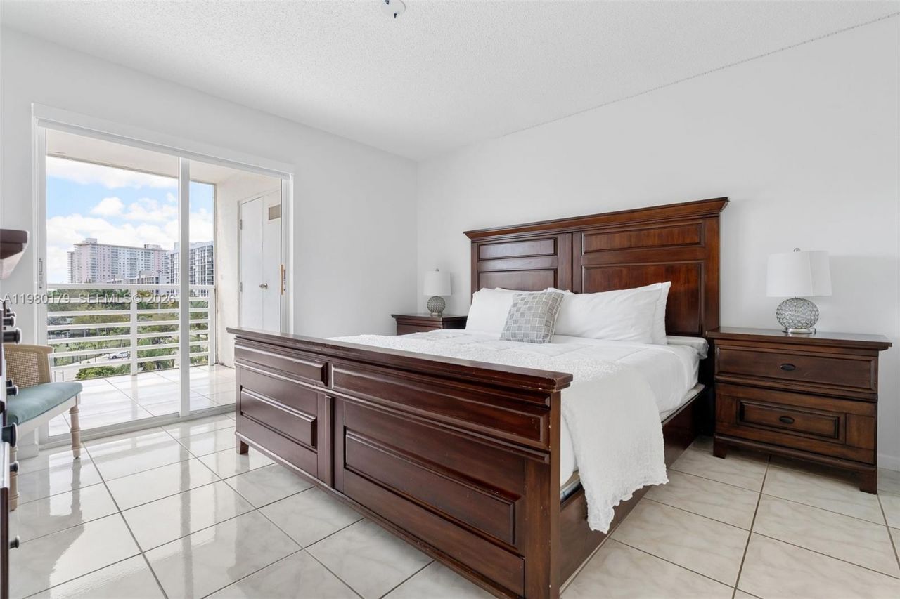 17801 N Bay Rd, Unit 607, Sunny Isles Beach, FL 33160 Photo