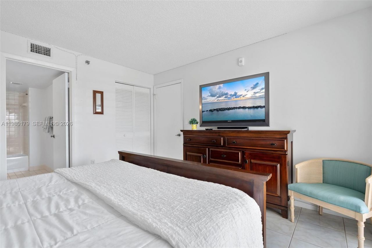 17801 N Bay Rd, Unit 607, Sunny Isles Beach, FL 33160 Photo