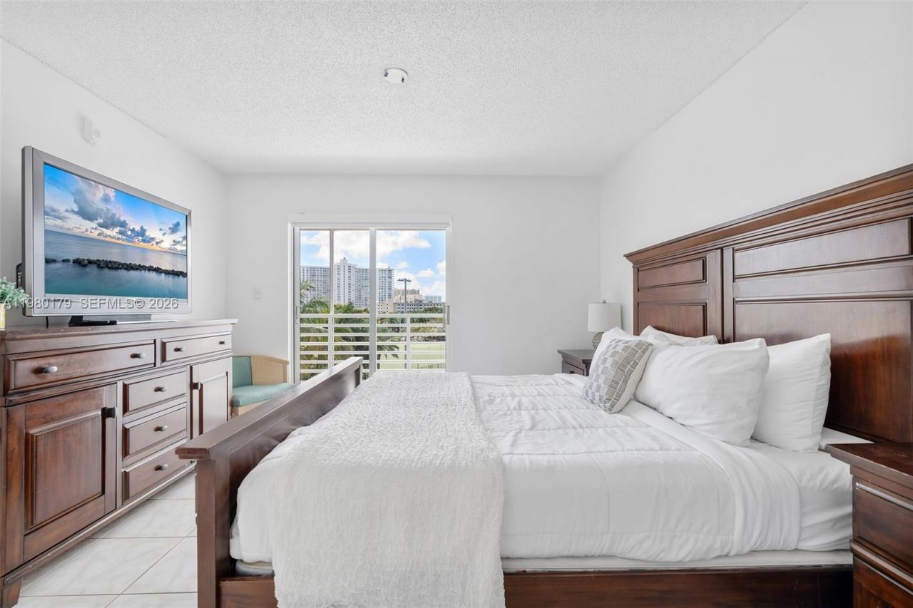 17801 N Bay Rd, Unit 607, Sunny Isles Beach, FL 33160 Photo