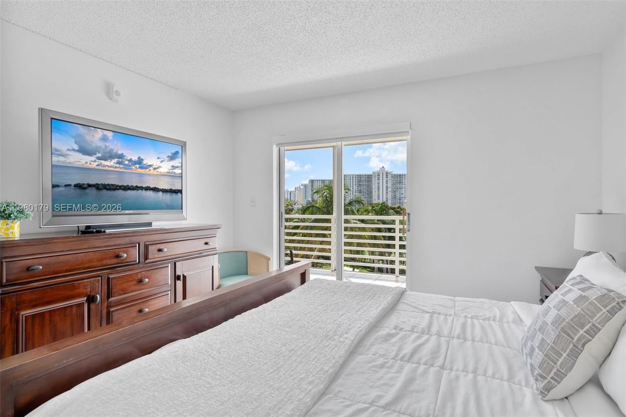 17801 N Bay Rd, Unit 607, Sunny Isles Beach, FL 33160 Photo