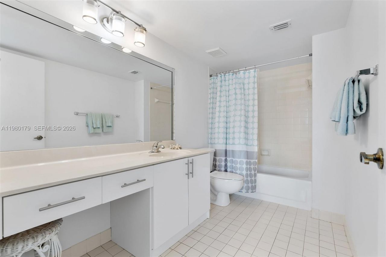 17801 N Bay Rd, Unit 607, Sunny Isles Beach, FL 33160 Photo