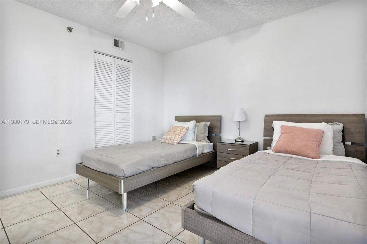 17801 N Bay Rd, Unit 607, Sunny Isles Beach, FL 33160 Photo