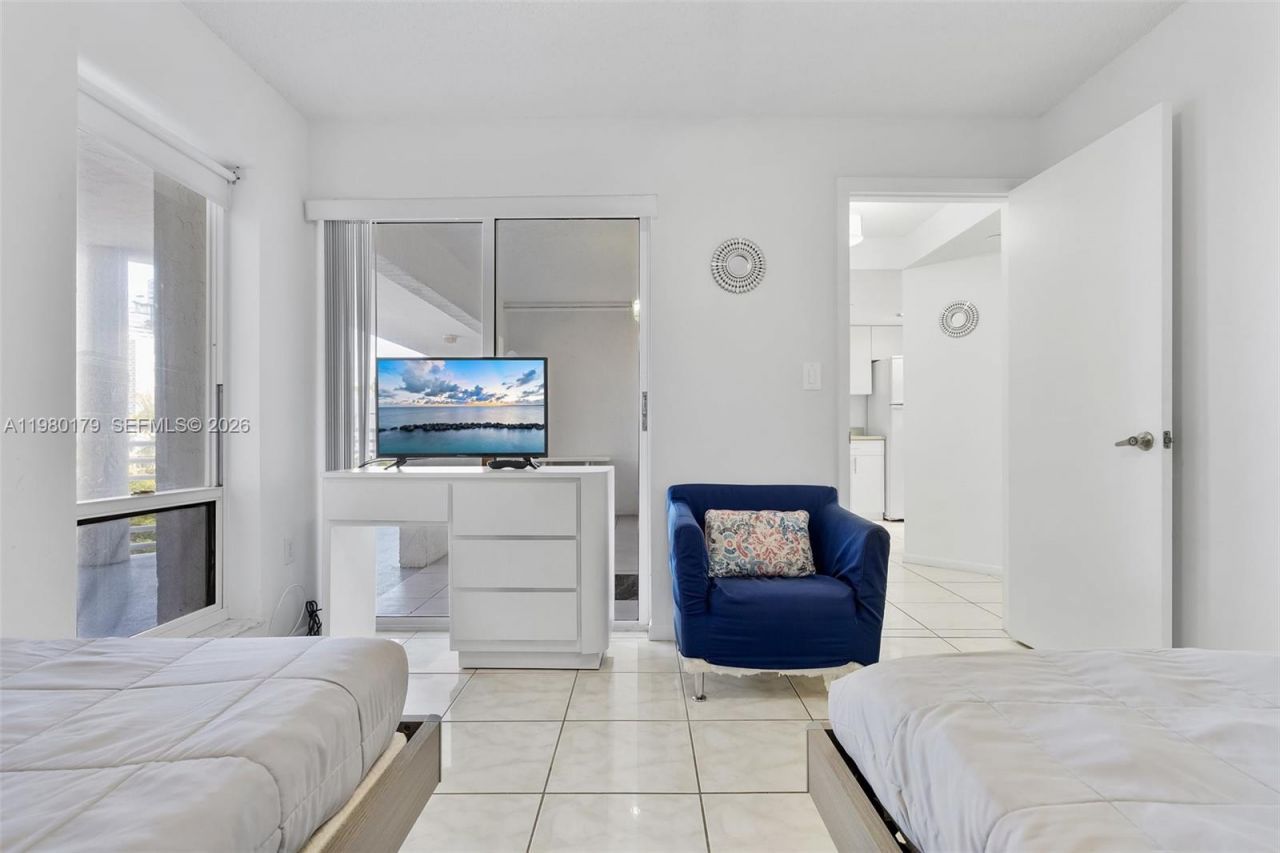 17801 N Bay Rd, Unit 607, Sunny Isles Beach, FL 33160 Photo