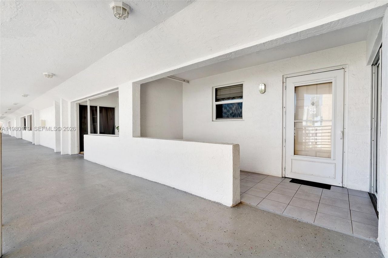 17801 N Bay Rd, Unit 607, Sunny Isles Beach, FL 33160 Photo