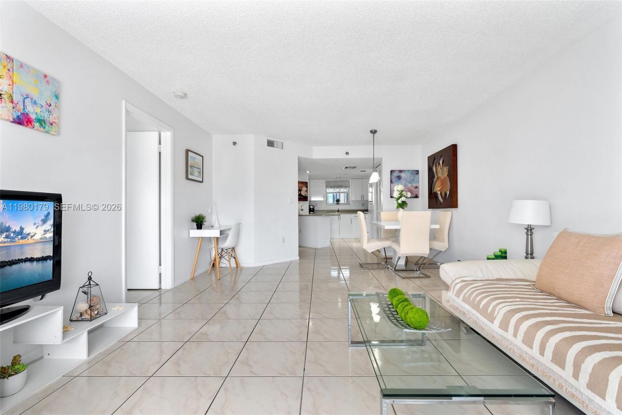 17801 N Bay Rd, Unit 607, Sunny Isles Beach, FL 33160 Photo
