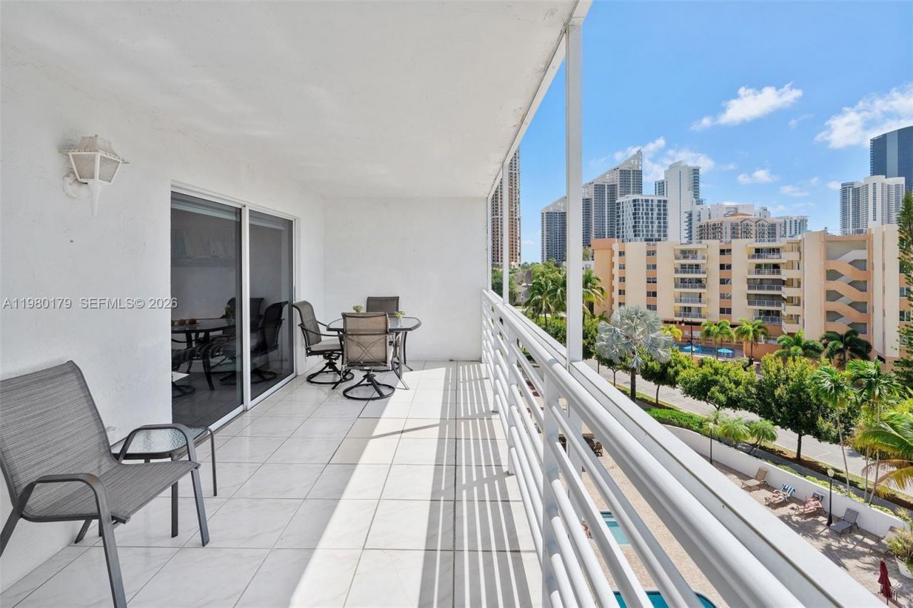 17801 N Bay Rd, Unit 607, Sunny Isles Beach, FL 33160 Photo