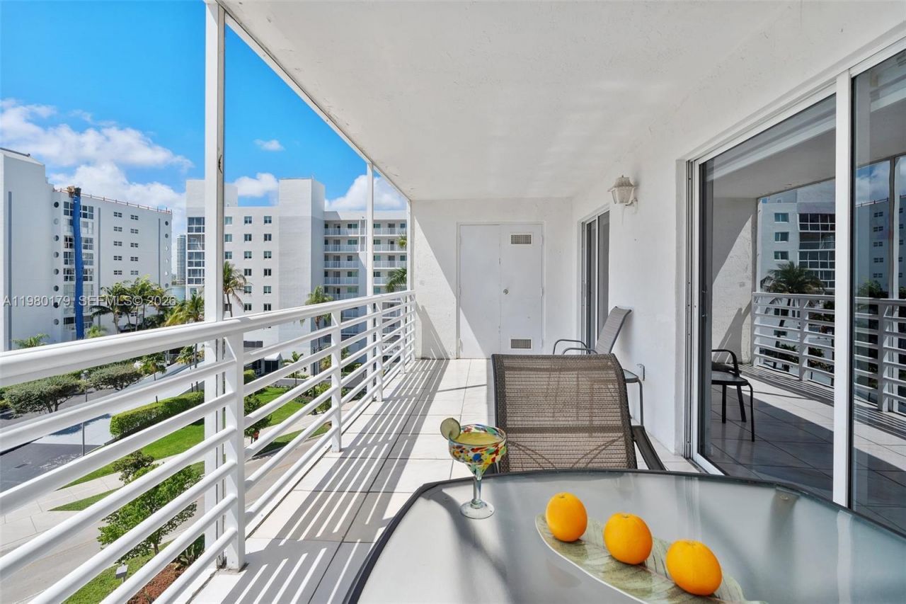 17801 N Bay Rd, Unit 607, Sunny Isles Beach, FL 33160 Photo