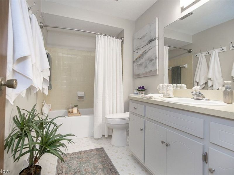 4322 W 196th Street , Fairview Park, OH 44126 Photo 15