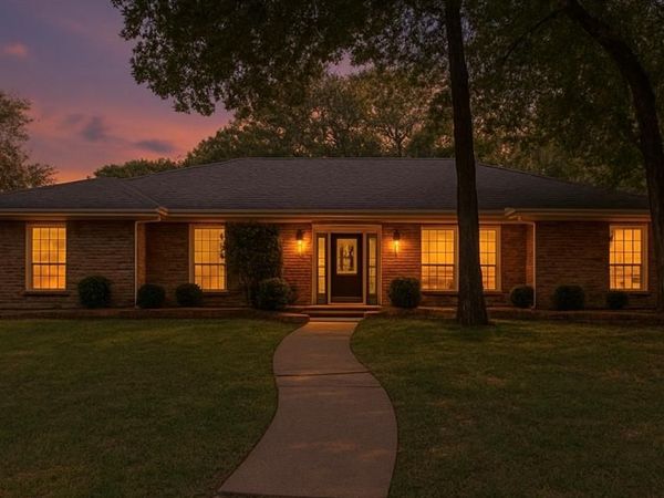 2715 Lincoln Drive, Arlington, TX 76006