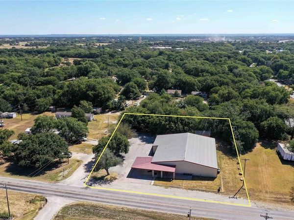 205 N Davis Street, Chico, TX 76431