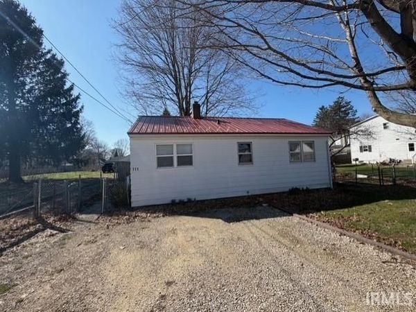 111 S Lake Street, Lakeville, IN 46536