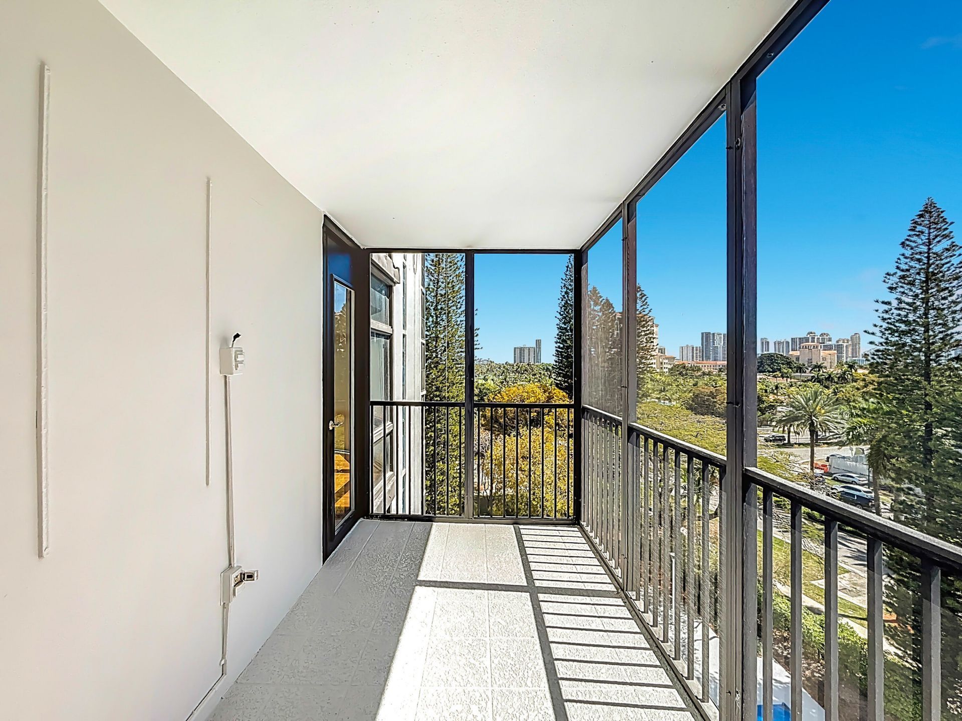 20100 W Country Club Dr, Unit 707, Aventura, FL 33180 Photo