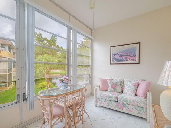 3431 NW 50th Ave, Unit 213, Lauderdale Lakes, FL 33319