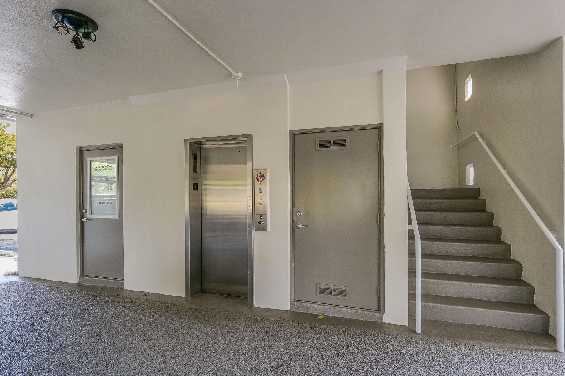 3431 NW 50th Ave, Unit 213, Lauderdale Lakes, FL 33319 Photo