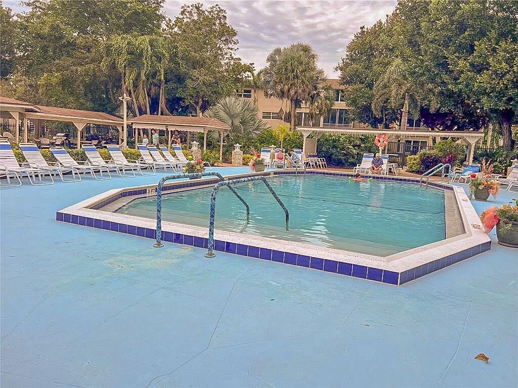 3431 NW 50th Ave, Unit 213, Lauderdale Lakes, FL 33319 Photo