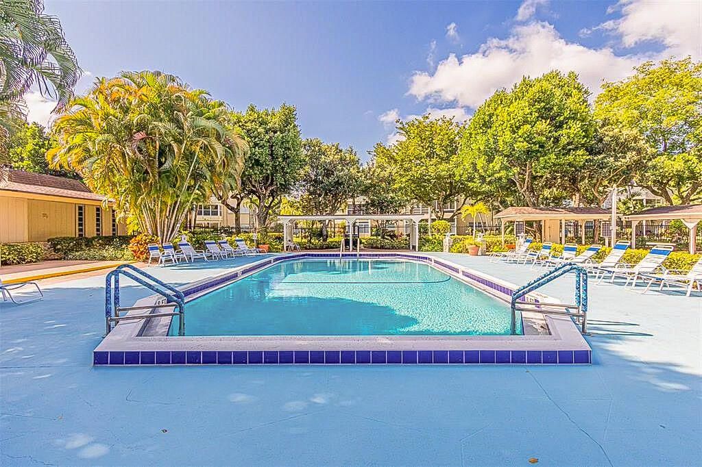 3431 NW 50th Ave, Unit 213, Lauderdale Lakes, FL 33319 Photo