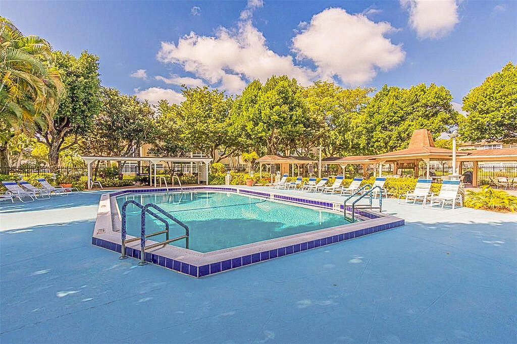 3431 NW 50th Ave, Unit 213, Lauderdale Lakes, FL 33319 Photo