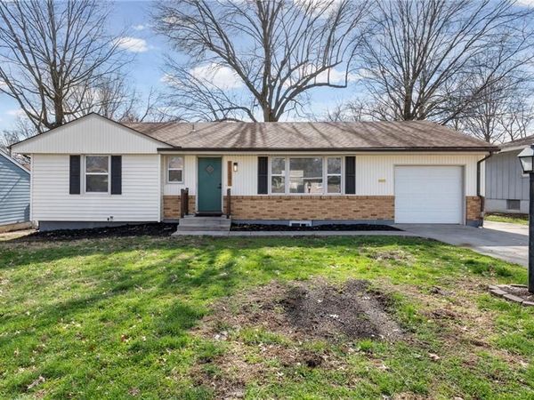 17301 E Cheyenne Drive, Independence, MO 64056