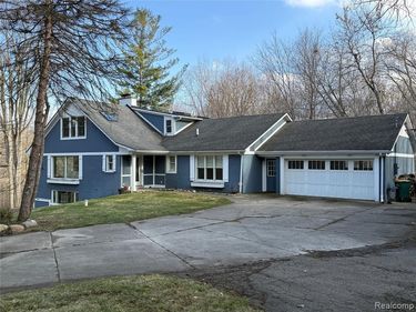 26057 Hidden Valley Drive, Farmington Hills, MI 48331