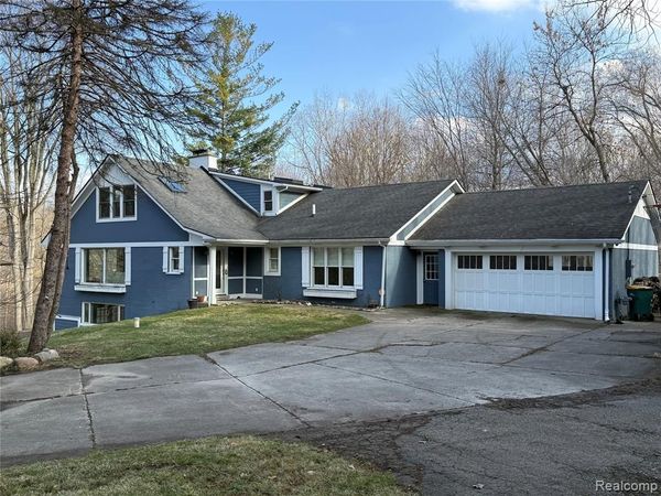 26057 Hidden Valley Drive, Farmington Hills, MI 48331