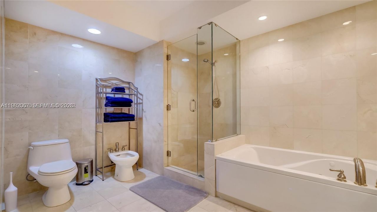 6365 Collins Ave, Unit 3802, Miami Beach, FL 33141 Photo
