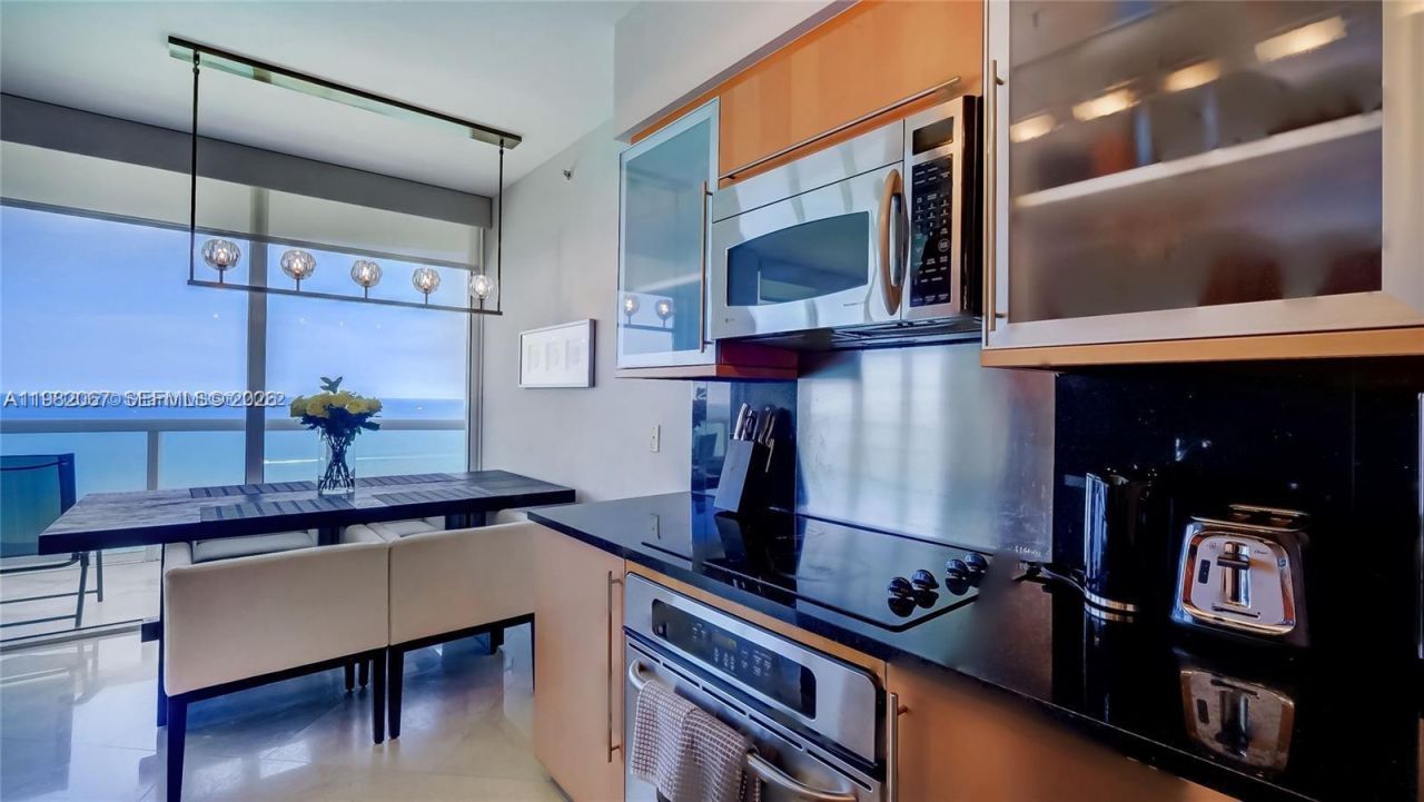 6365 Collins Ave, Unit 3802, Miami Beach, FL 33141 Photo