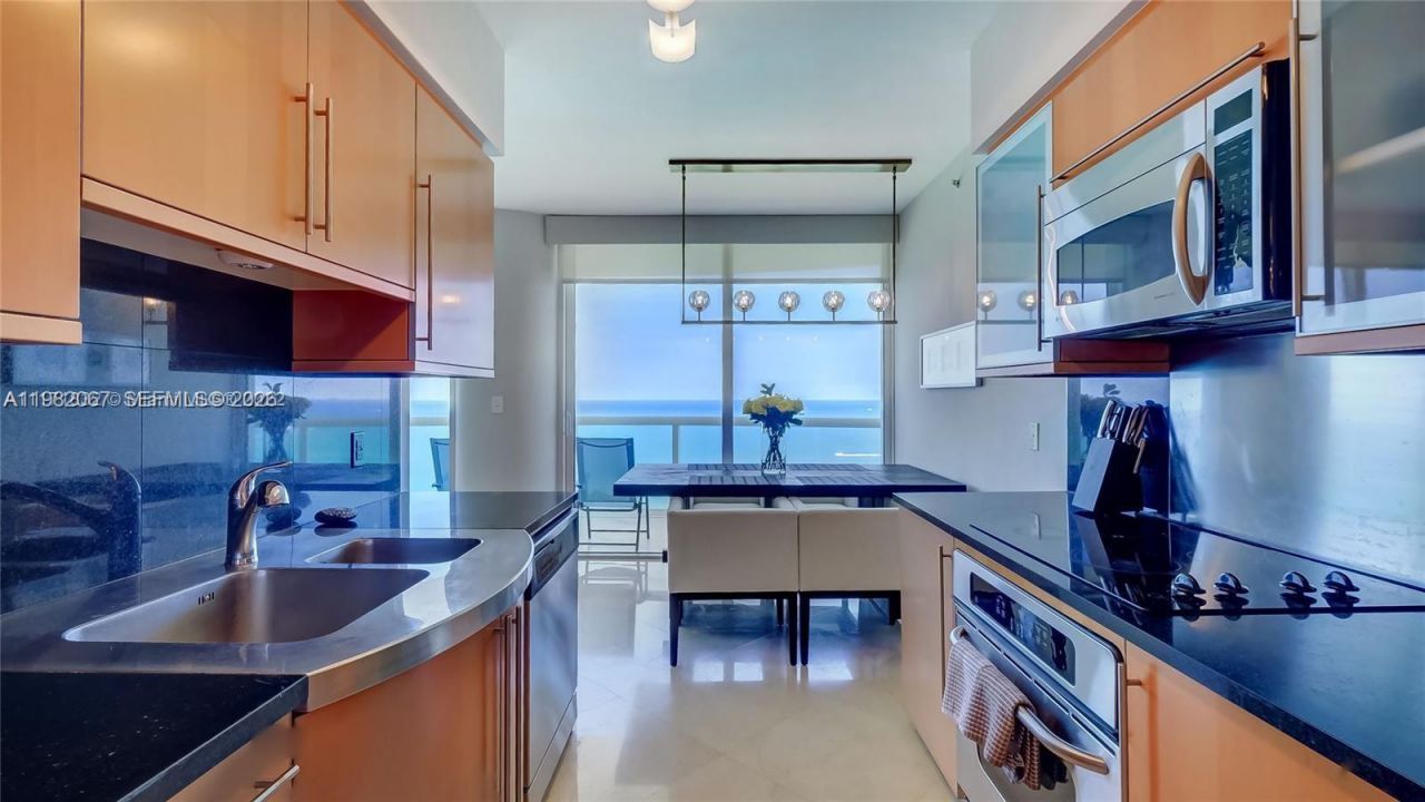 6365 Collins Ave, Unit 3802, Miami Beach, FL 33141 Photo