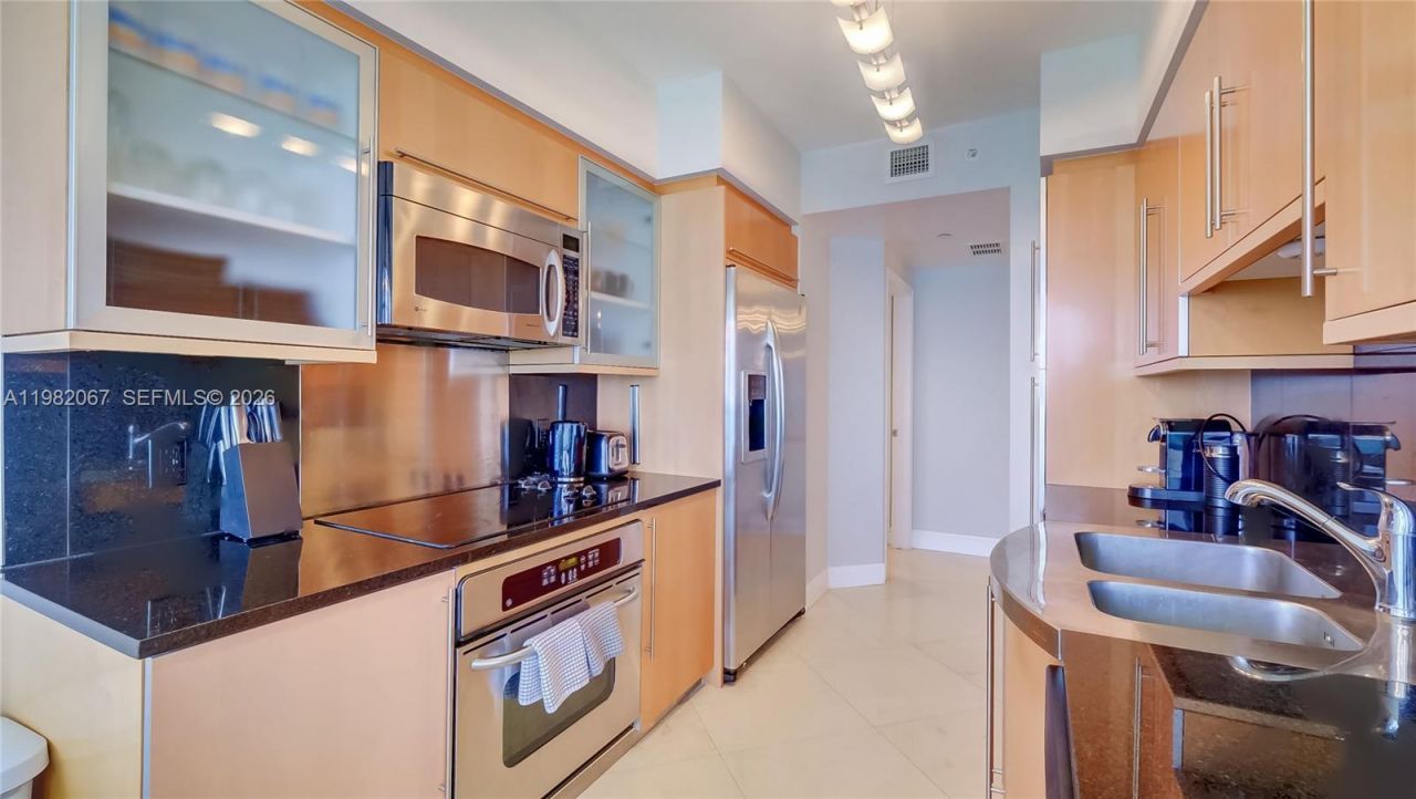 6365 Collins Ave, Unit 3802, Miami Beach, FL 33141 Photo