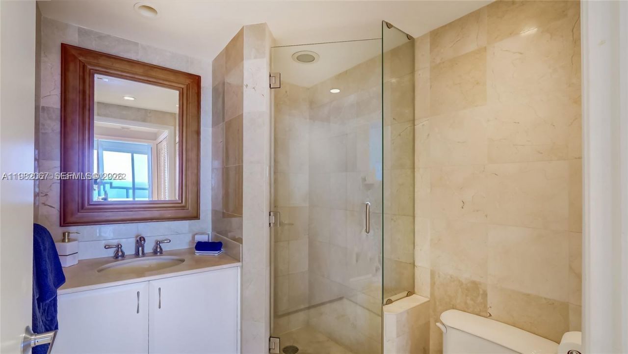 6365 Collins Ave, Unit 3802, Miami Beach, FL 33141 Photo