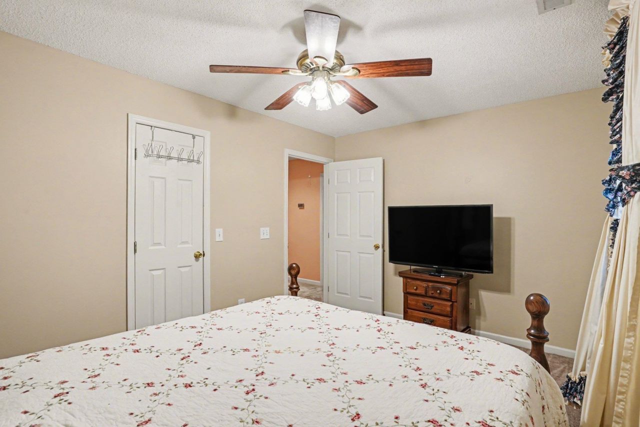 753 Robin Dr.  Photo 22