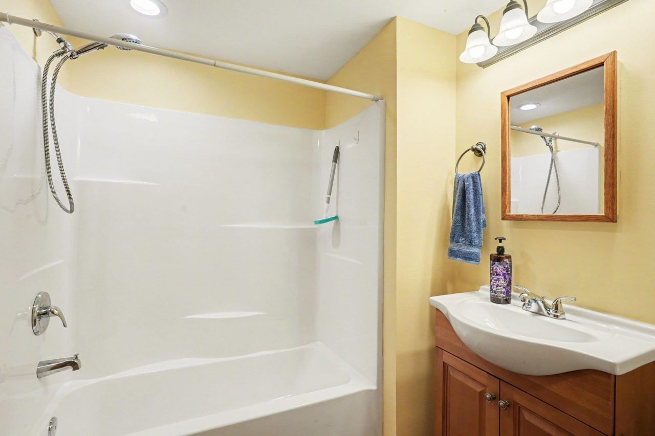 753 Robin Dr.  Photo 32