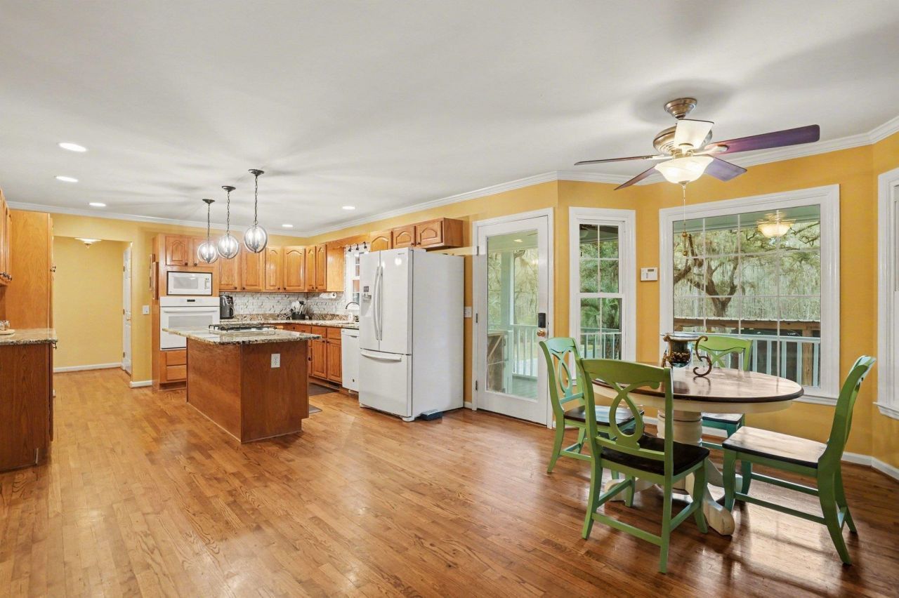 753 Robin Dr.  Photo 6