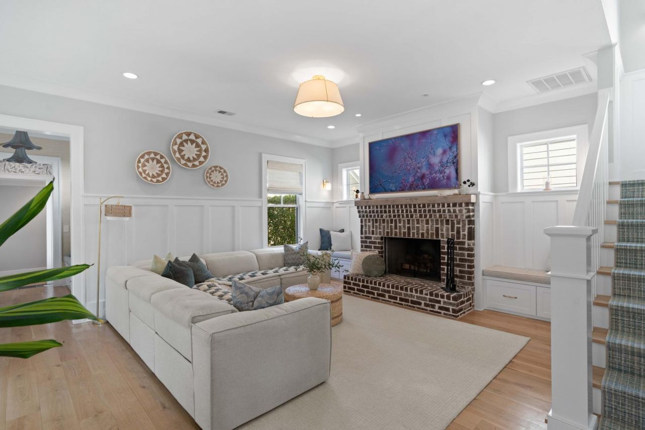 1300 Penshell Place Photo 9