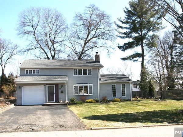 77 Donald Place, WALDWICK, NJ 07463