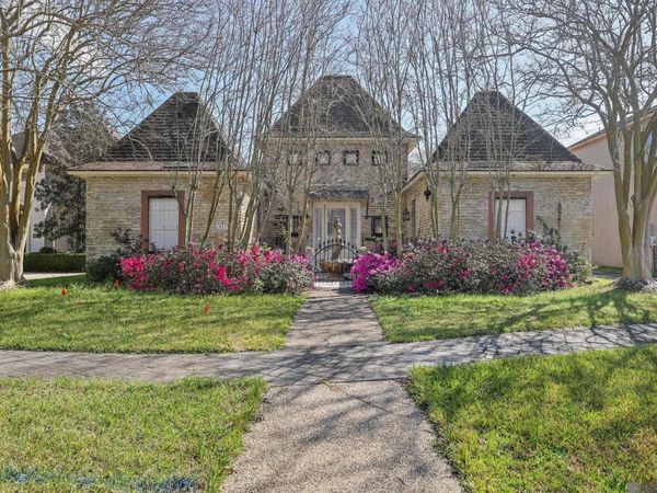 10133 Old World Dr, Baton Rouge, LA 70817