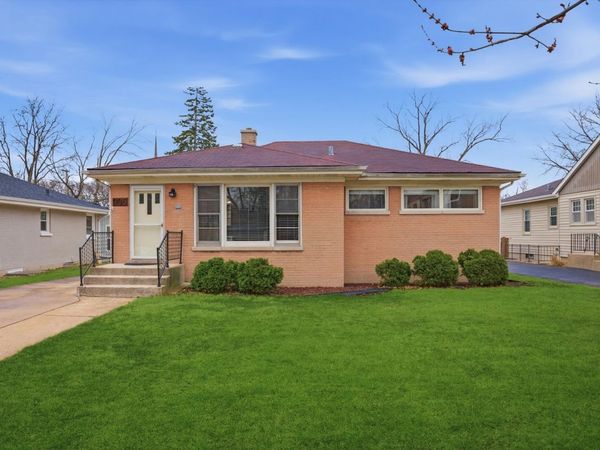 906 S Kirk Avenue, Elmhurst, IL 60126