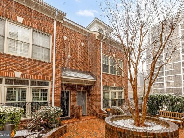 1503 F N COLONIAL TERRACE, ARLINGTON, VA 22209